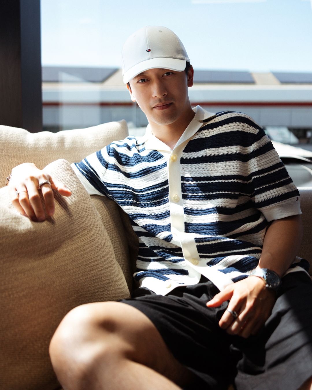 Η Tommy Hilfiger καλωσορίζει τον Team Reserve Driver της ομάδας Cadillac Formula 1®, Zhou Guanyu, ως παγκόσμιο Brand Ambassador.