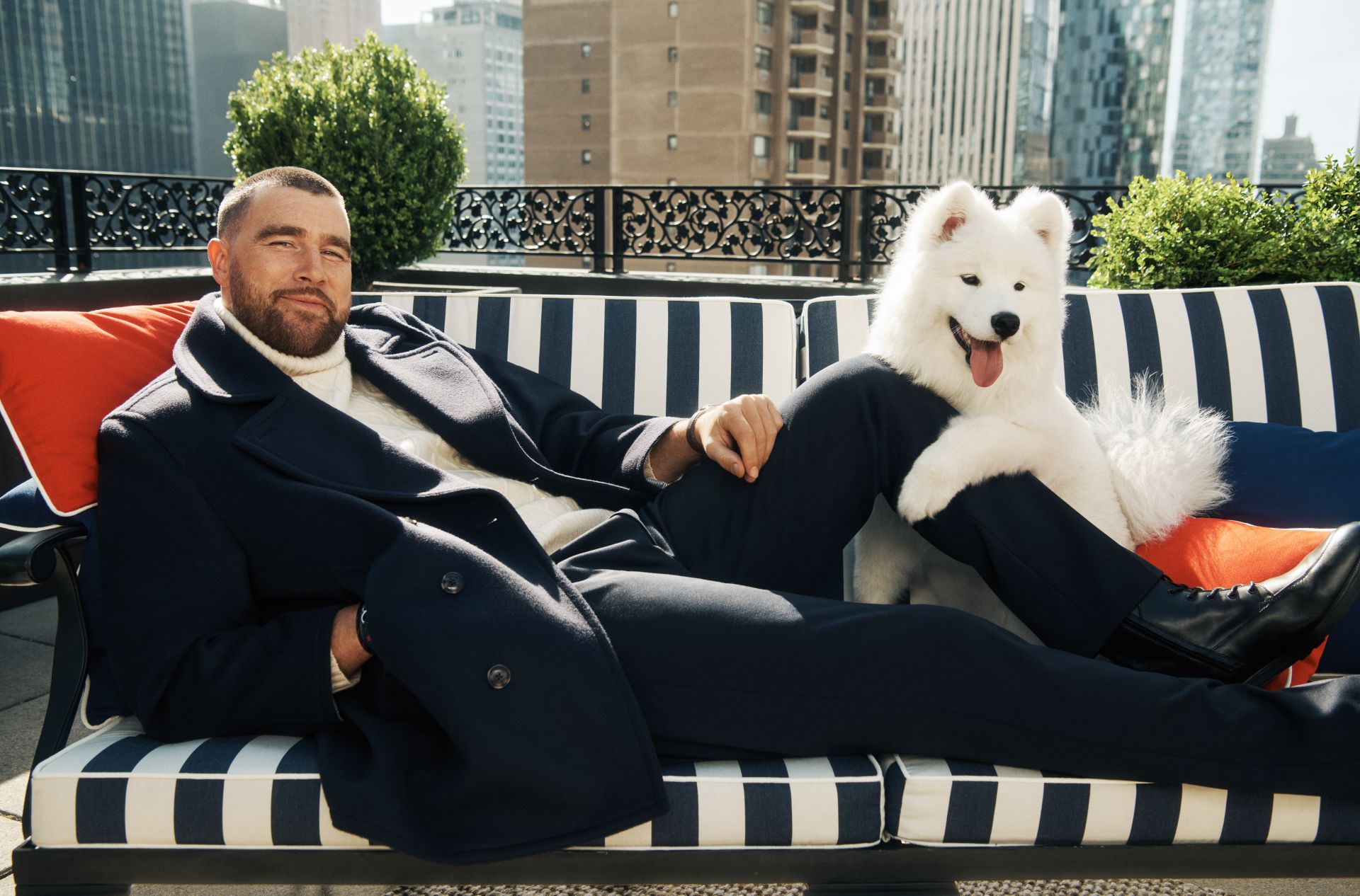 Η Tommy Hilfiger καλεί τον Travis Kelce και τους φίλους του στο The Plaza Hotel και στον νεοϋορκέζικο κόσμο του για το φθινόπωρο 2026.